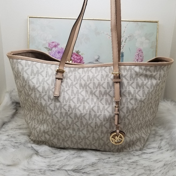 Michael Kors Handbags - Michael Kors Jet Set Travel Tote
